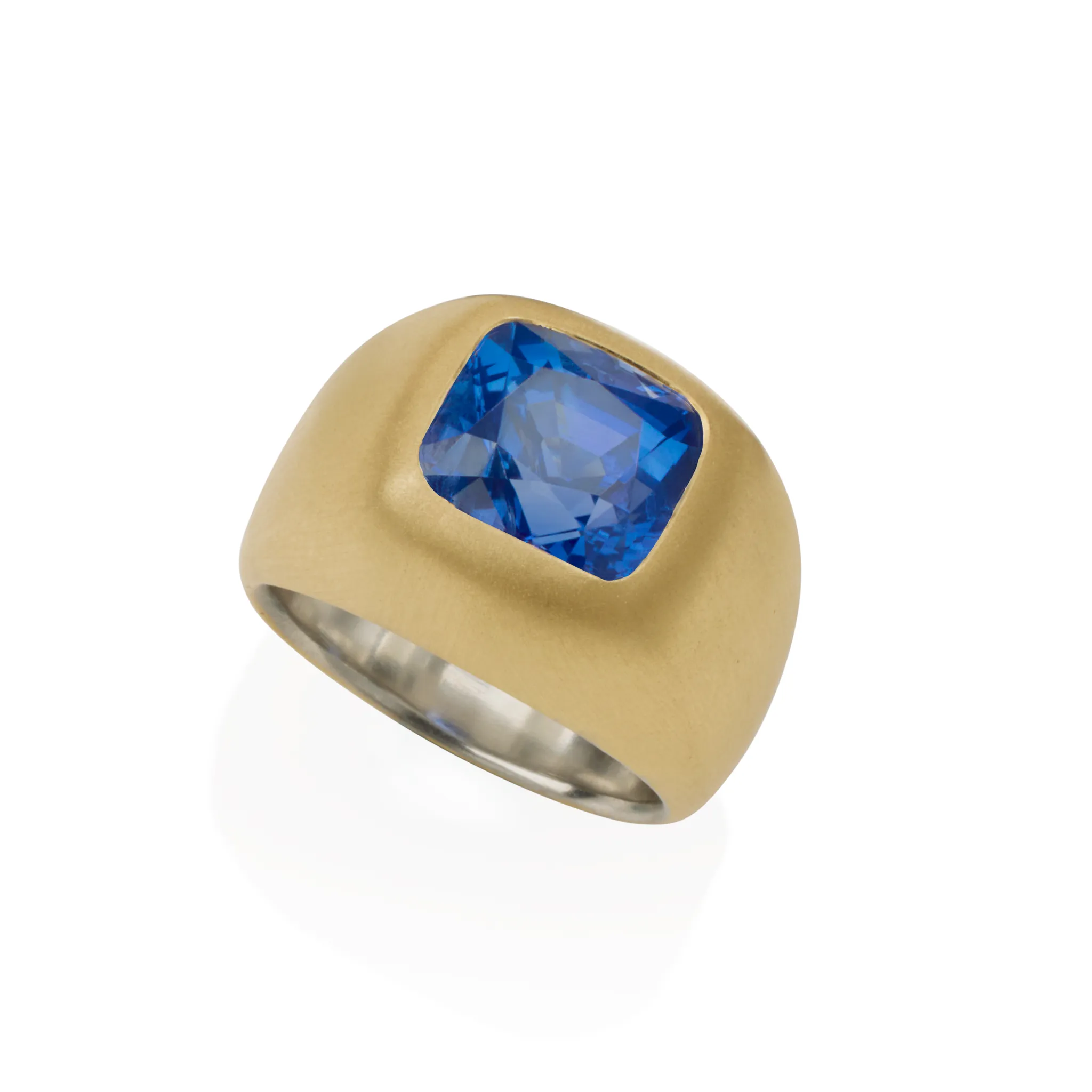 AGL No-Heat Kashmir Sapphire Ring