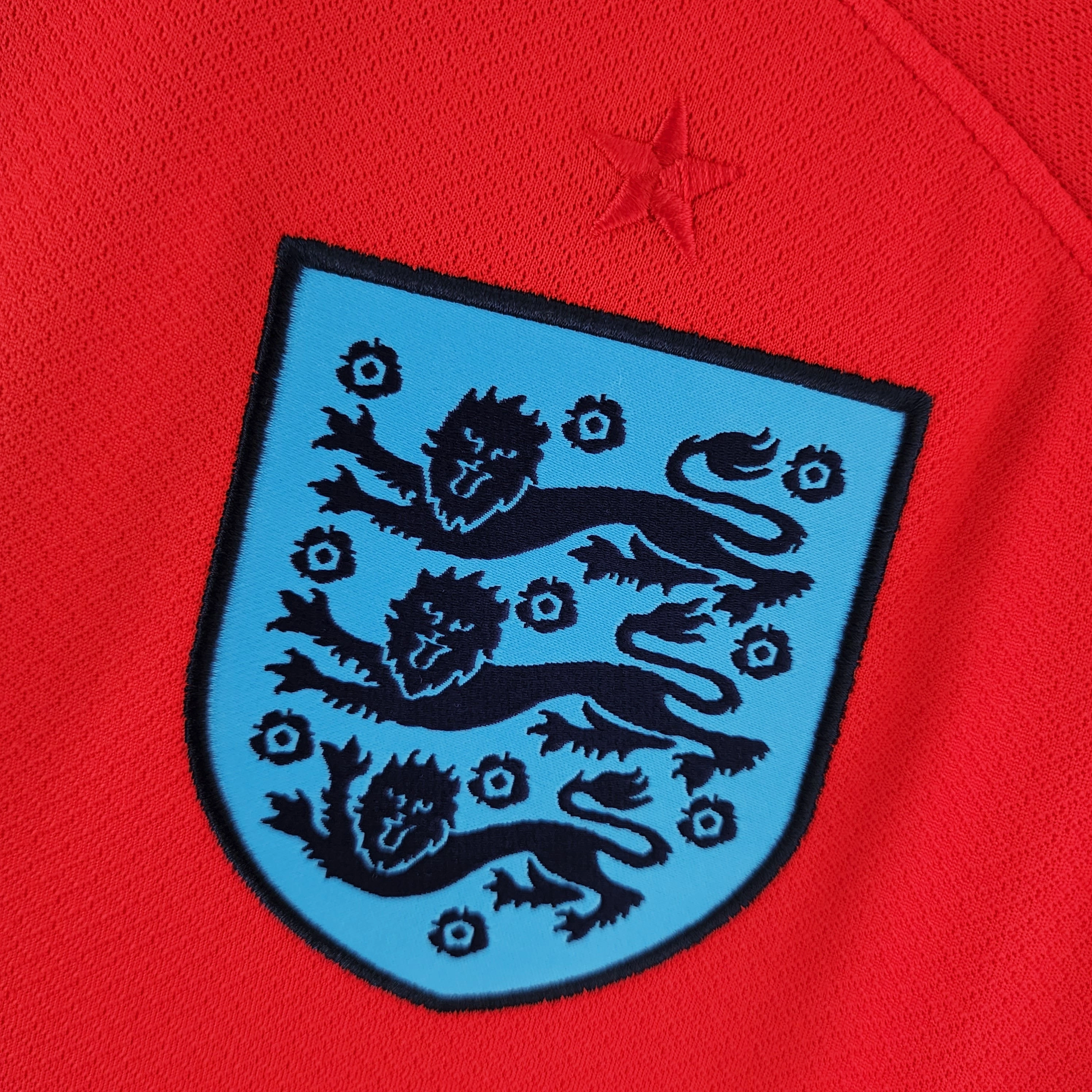 Camisa Inglaterra II 22/23 - Verso - Retr football fan pins
