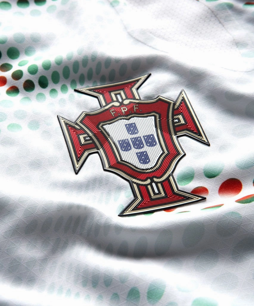 Camisa Portugal II 25/26 - Verso - Jogador football fan face paint