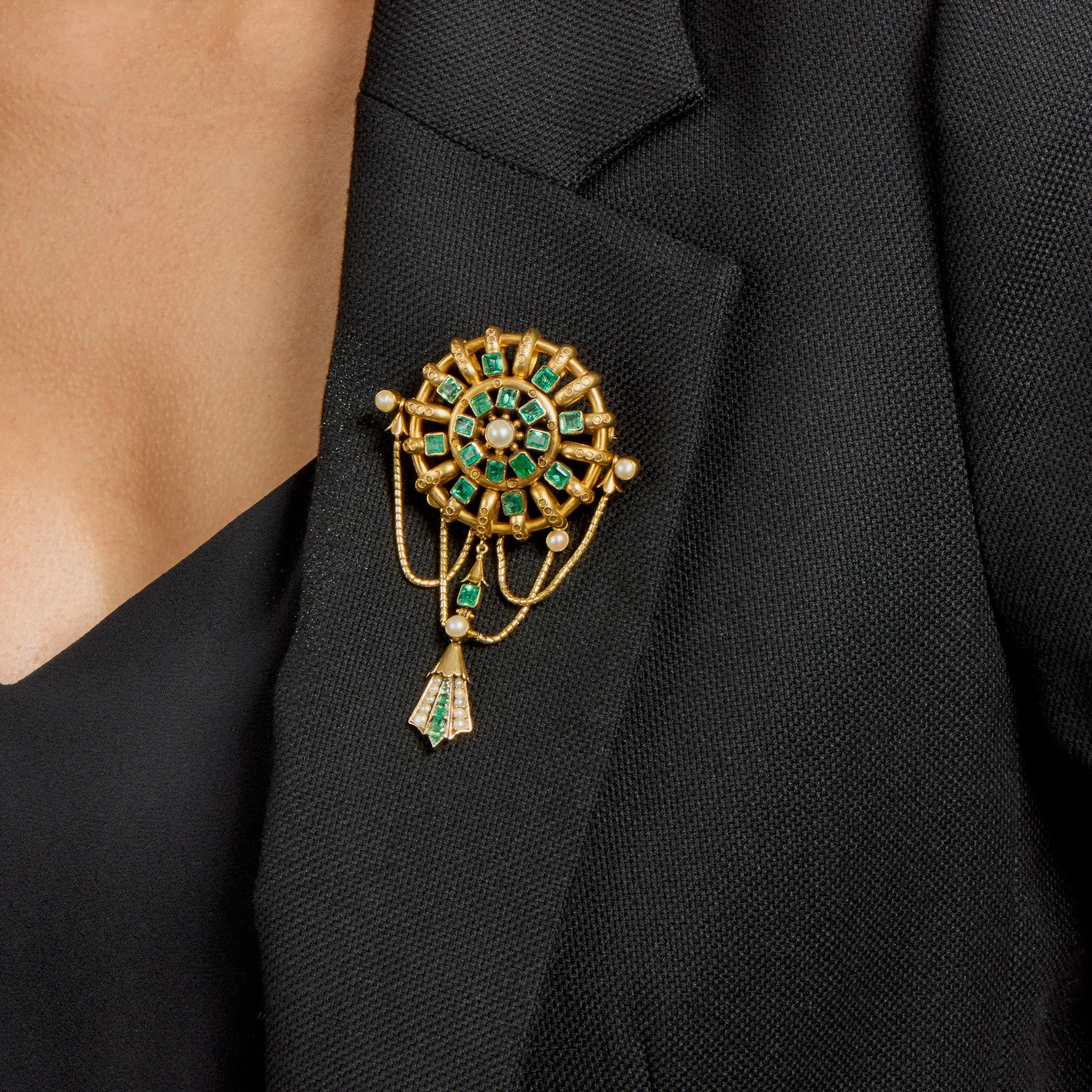 Carlo Giuliano Renaissance Revival 18K Gold and Emerald Brooch