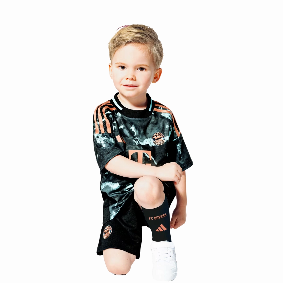 Conjunto Bayern de Munique II 24/25 - Vers?o - Infantil football fan mugs