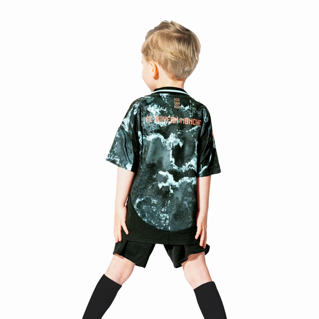 Conjunto Bayern de Munique II 24/25 - Vers?o - Infantil football fan mugs