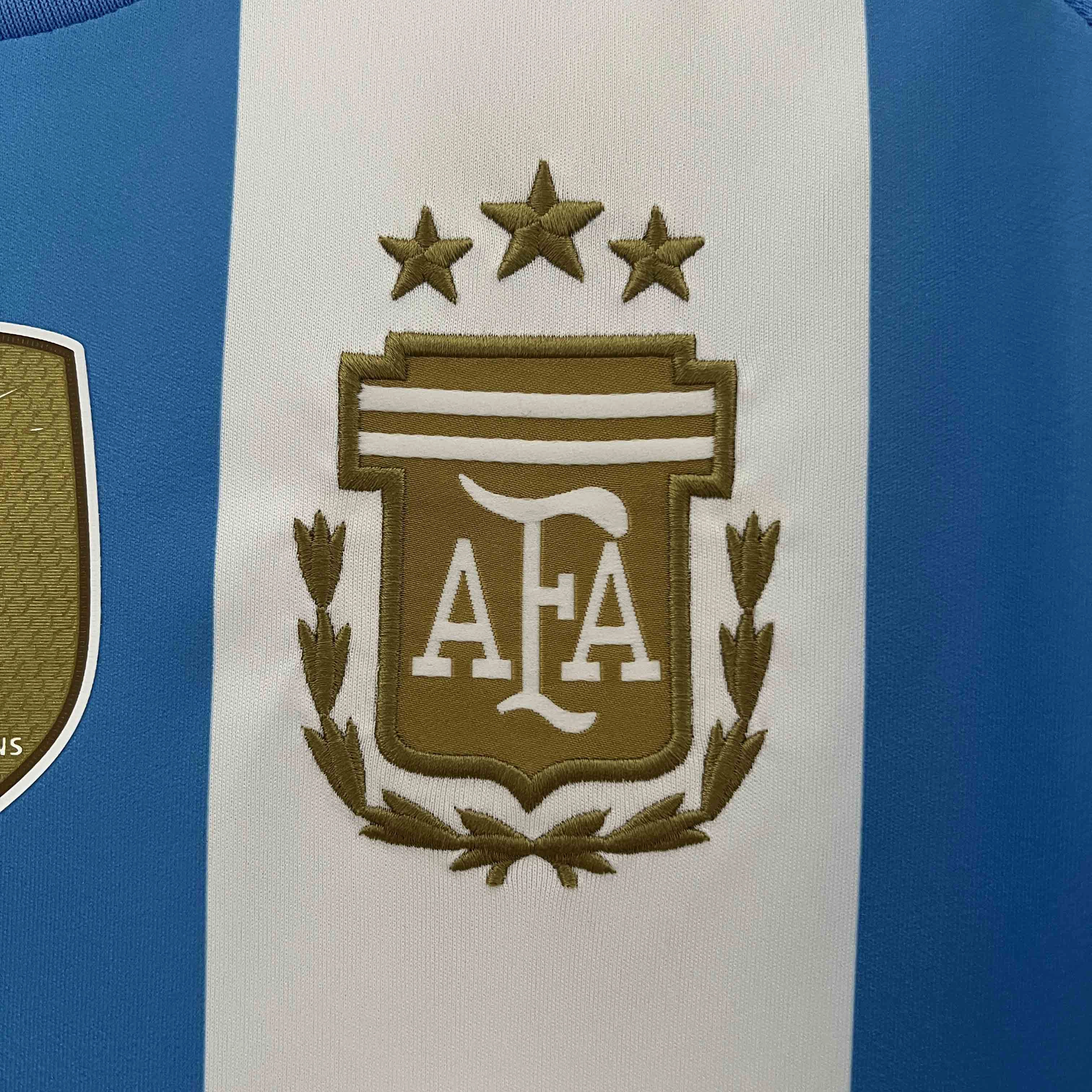 football club scarves Camisa Argentina I 24/25   Patch Copa 2022 - Verso - Torcedor