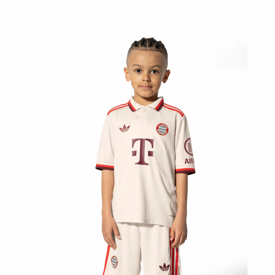 football club water bottles Conjunto Bayern de Munique III 24/25 - Vers?o - Infantil