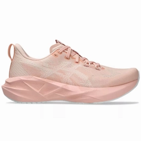 Gluten-Free Women's ASICS Novablast 5 Football Cards