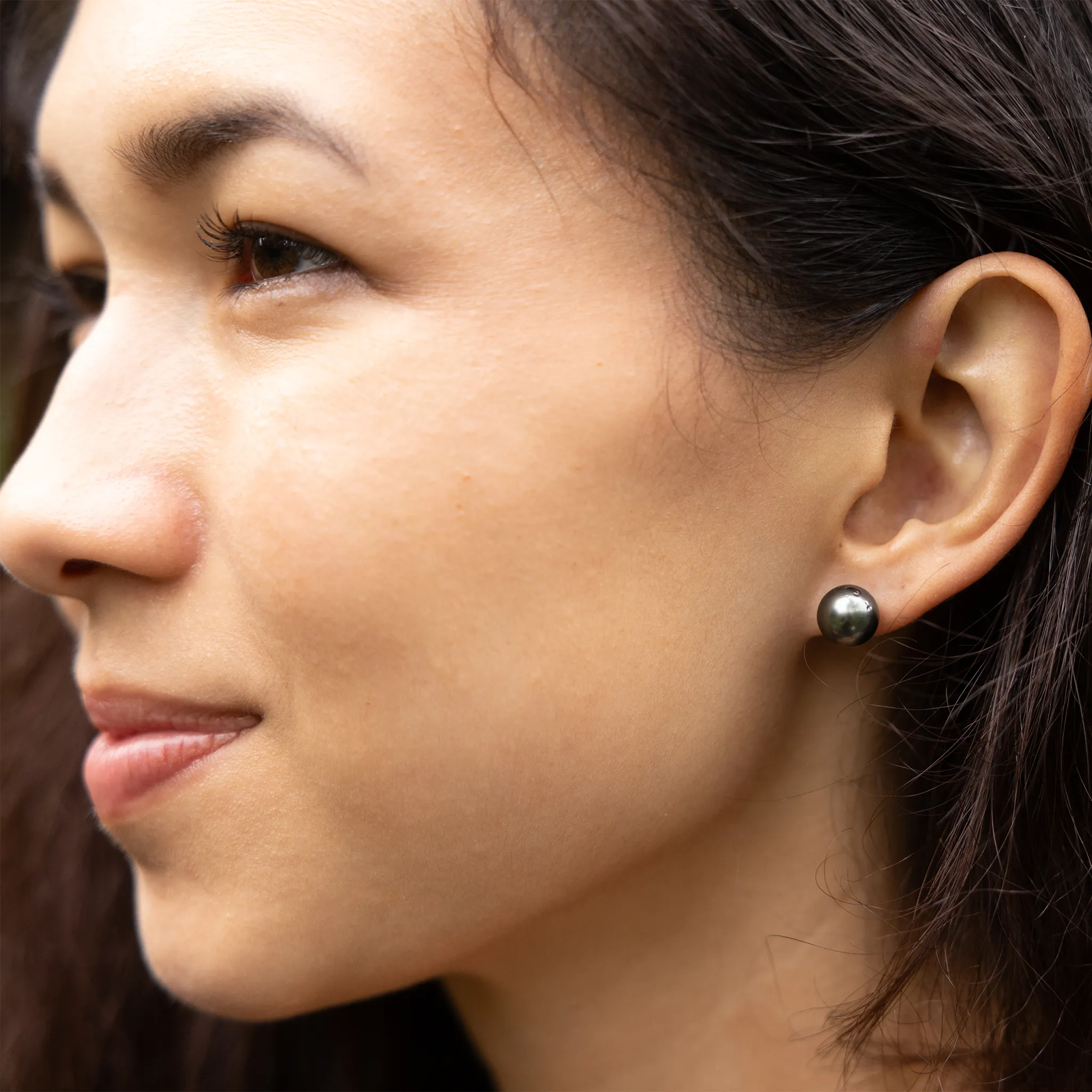 Tahitian Black Pearl Earrings in White Gold - 9-10mm